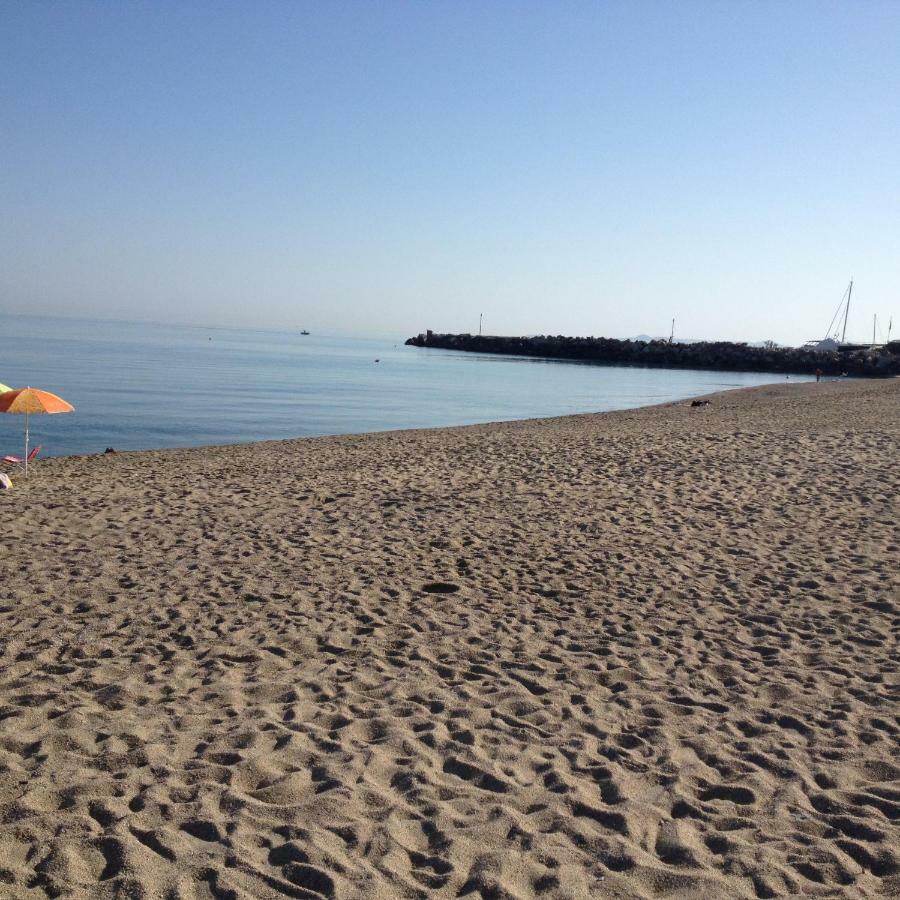 Portorosa Sfondo Bianco Villa Furnari Kültér fotó